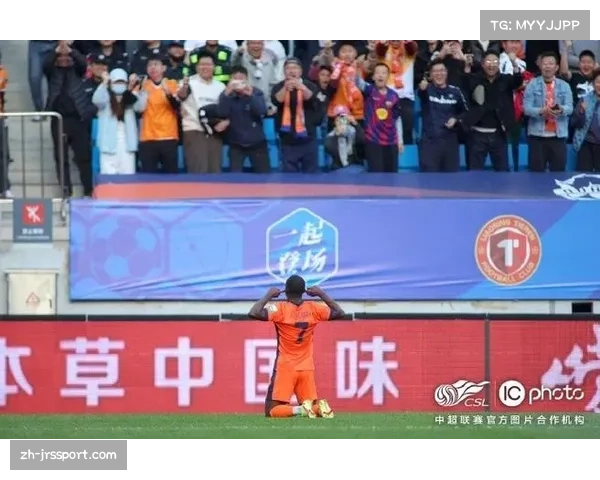 青岛海牛凭借外援叶博亚进球,主场拿下关键三分 青岛海牛凭借外援叶博亚进球,主场拿下关键三分